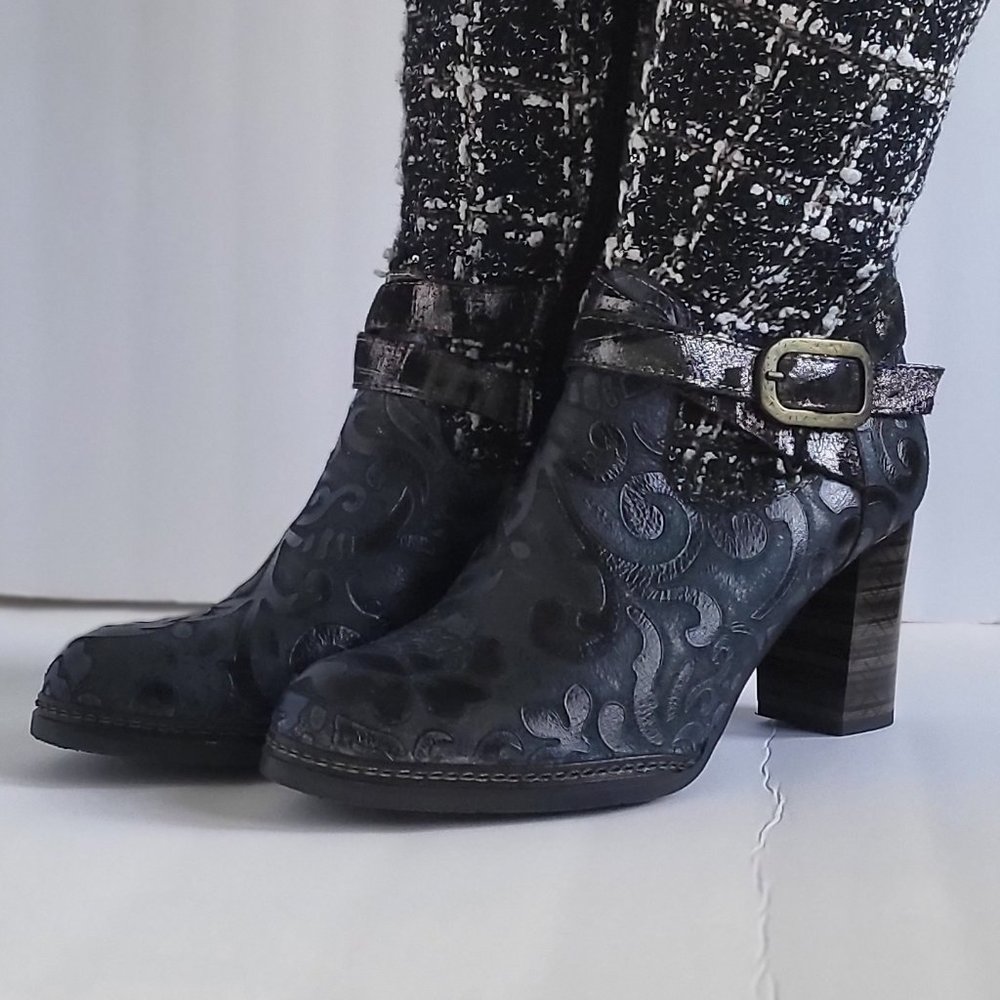 L'artiste Tweed Women's Boots 9.5